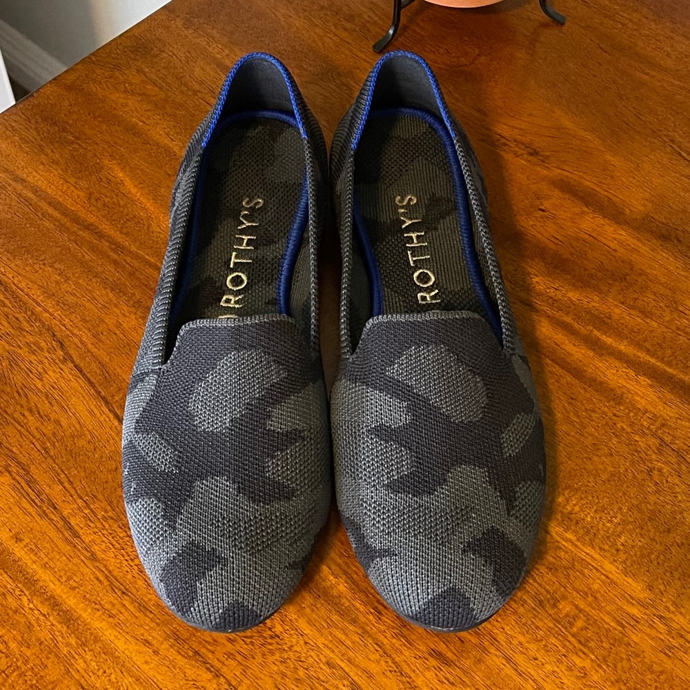 🦄EUC Rothys Dark Camo Loafers Size 7.5